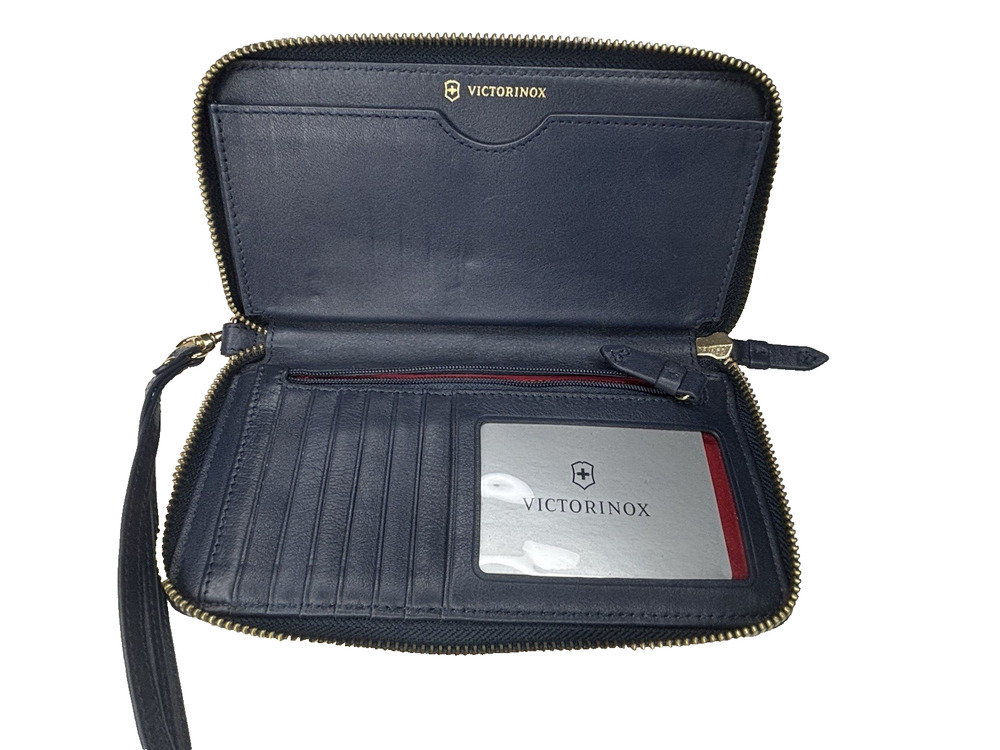 Victorinox Victoria 2.0 smartphone wristlet Wallet in deep lake Navy Blue Nwot